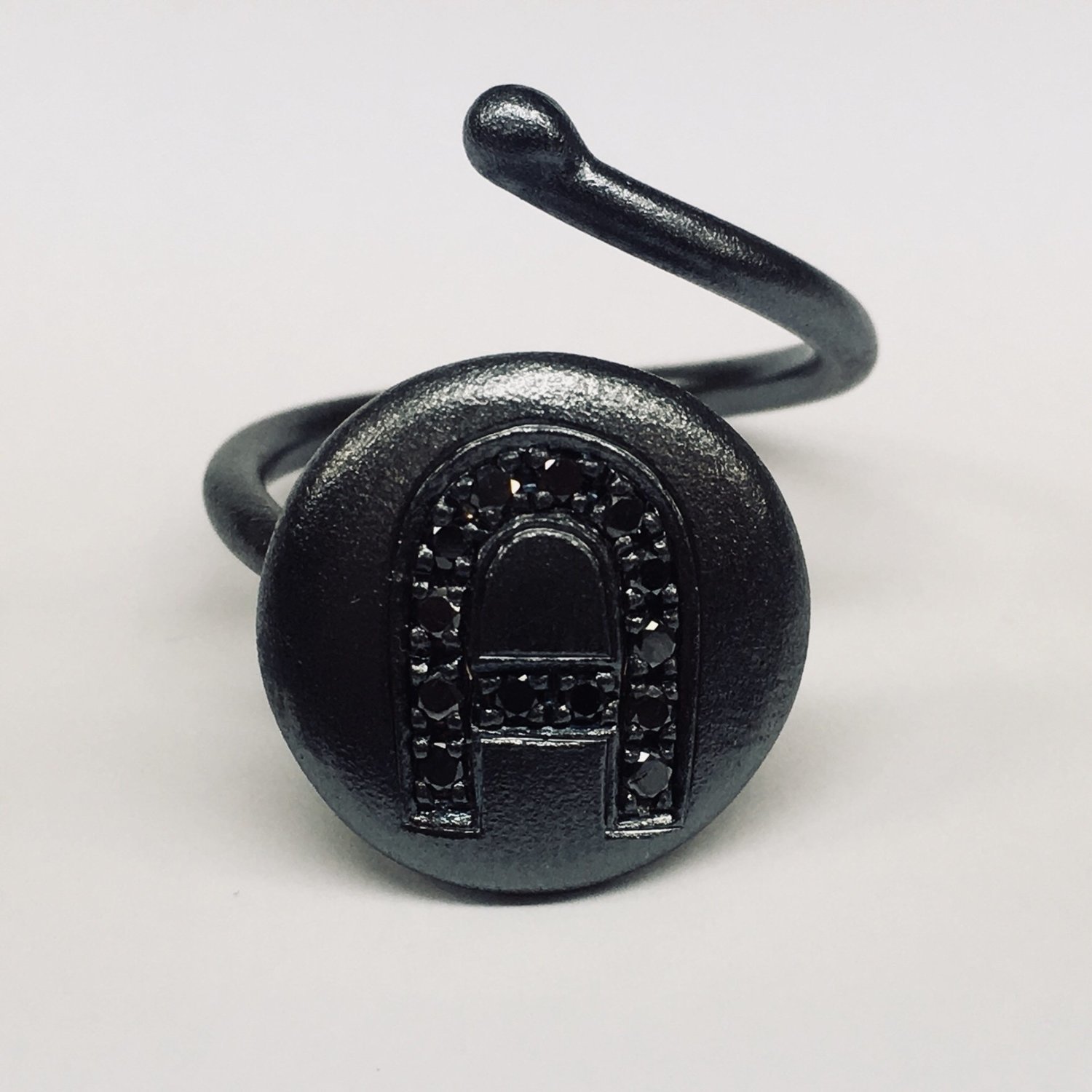 SORTIJA DE PLATA  Y DIAMANTES NEGROS ESP. 03
