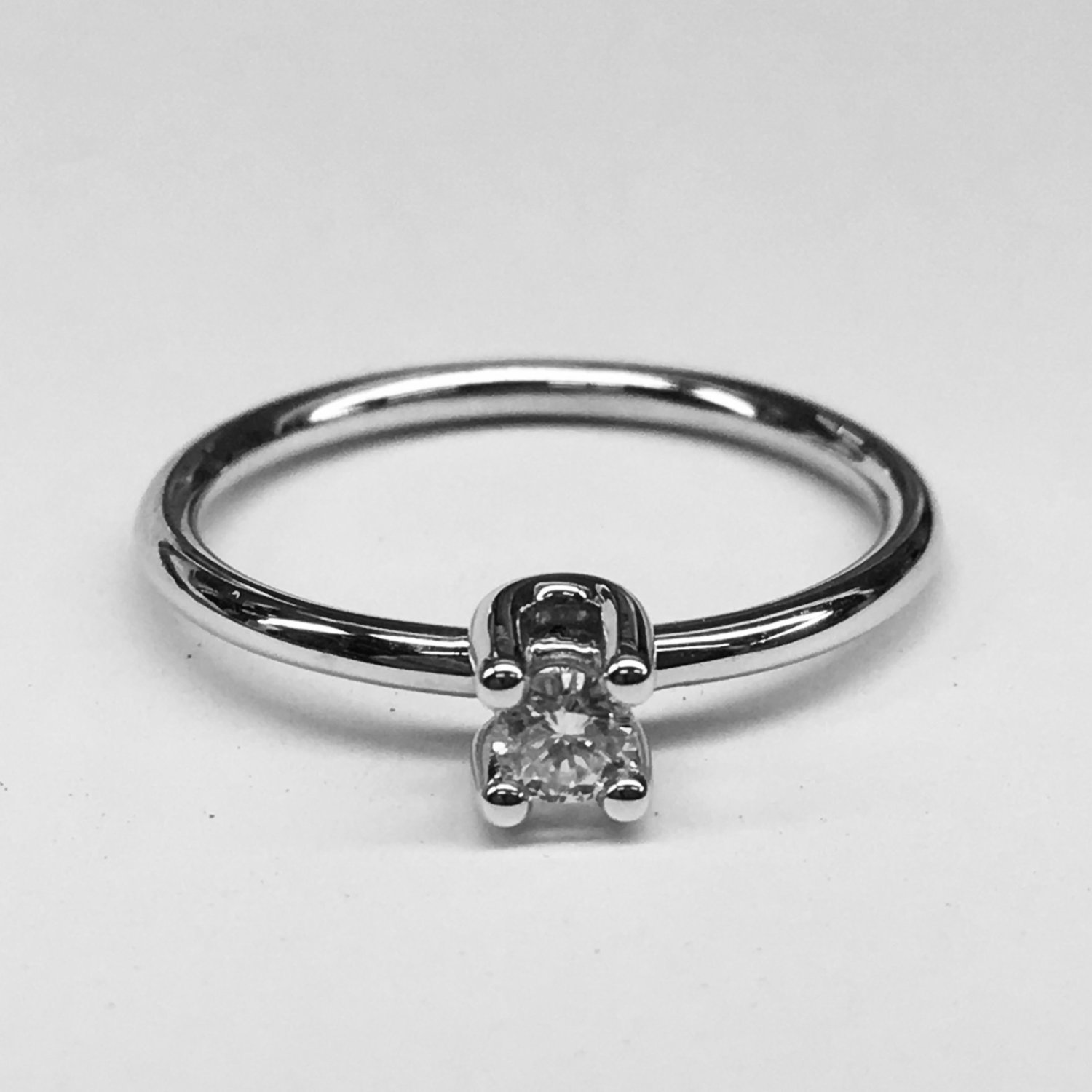 SOLITARIO DE ORO BLANCO CON DIAMANTE. SOL.BTE.0.11/1