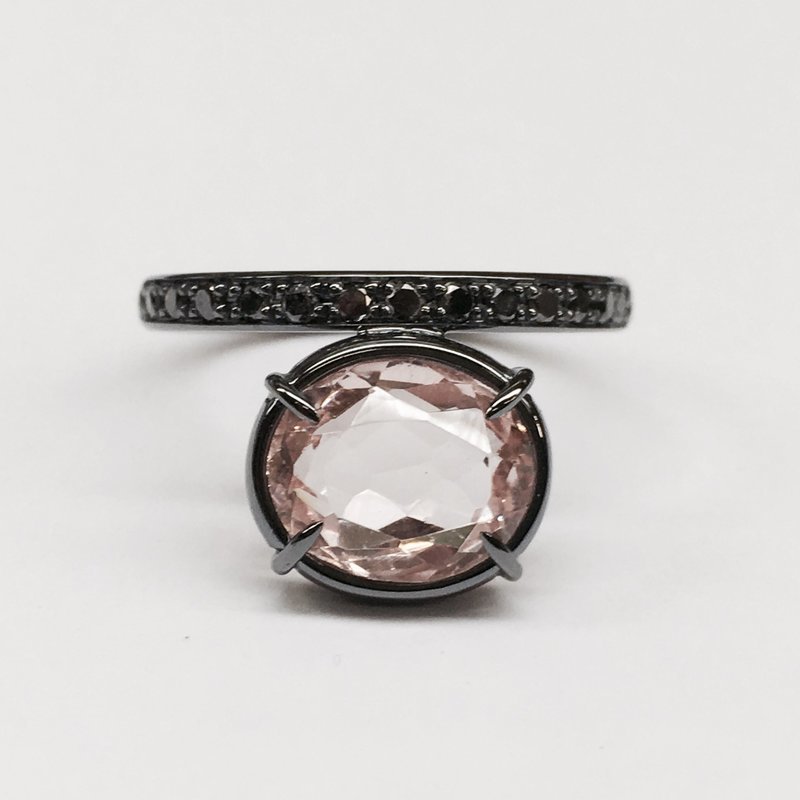 SORTIJA DE ORO BLANCO,MORGANITA Y DIAMANTES NEGROS