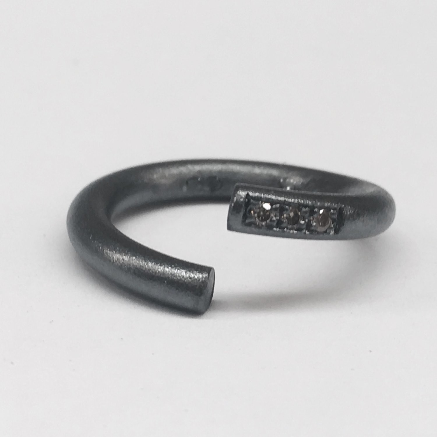 SORTIJA DE PLATA CON DIAMANTES BROWN C.BERLÍN AG 49