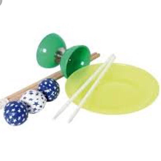 Junior Juggling Set with Spinning Plate, Juggling Balls and Diabolo
