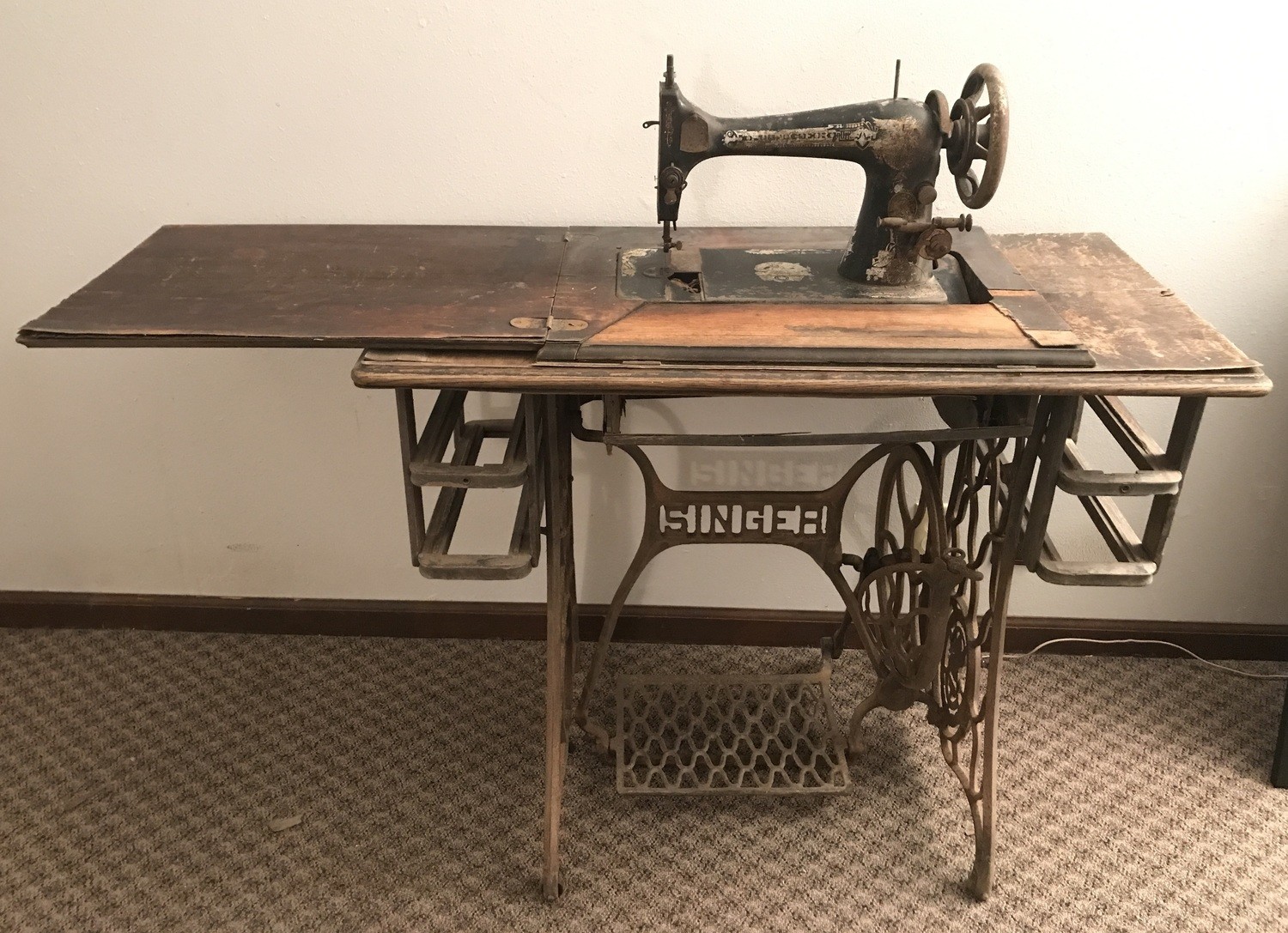 Vintage Singer Treadle Sewing Machine (Parts or Repair)