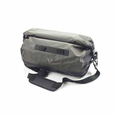 トライアンフ: 25L COMMUTER BAG mlua24001_gallery_ss24_1_xmjaj