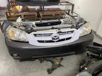 Frontal Mazda Tribute 2006