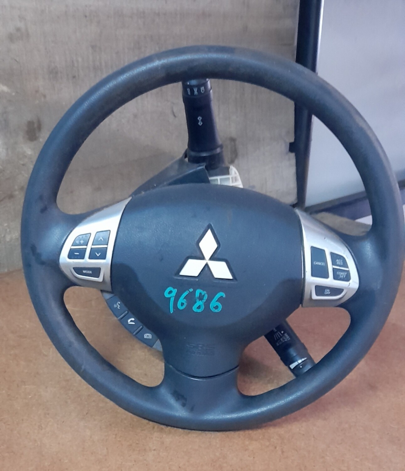 Volante Mitsubishi 9686