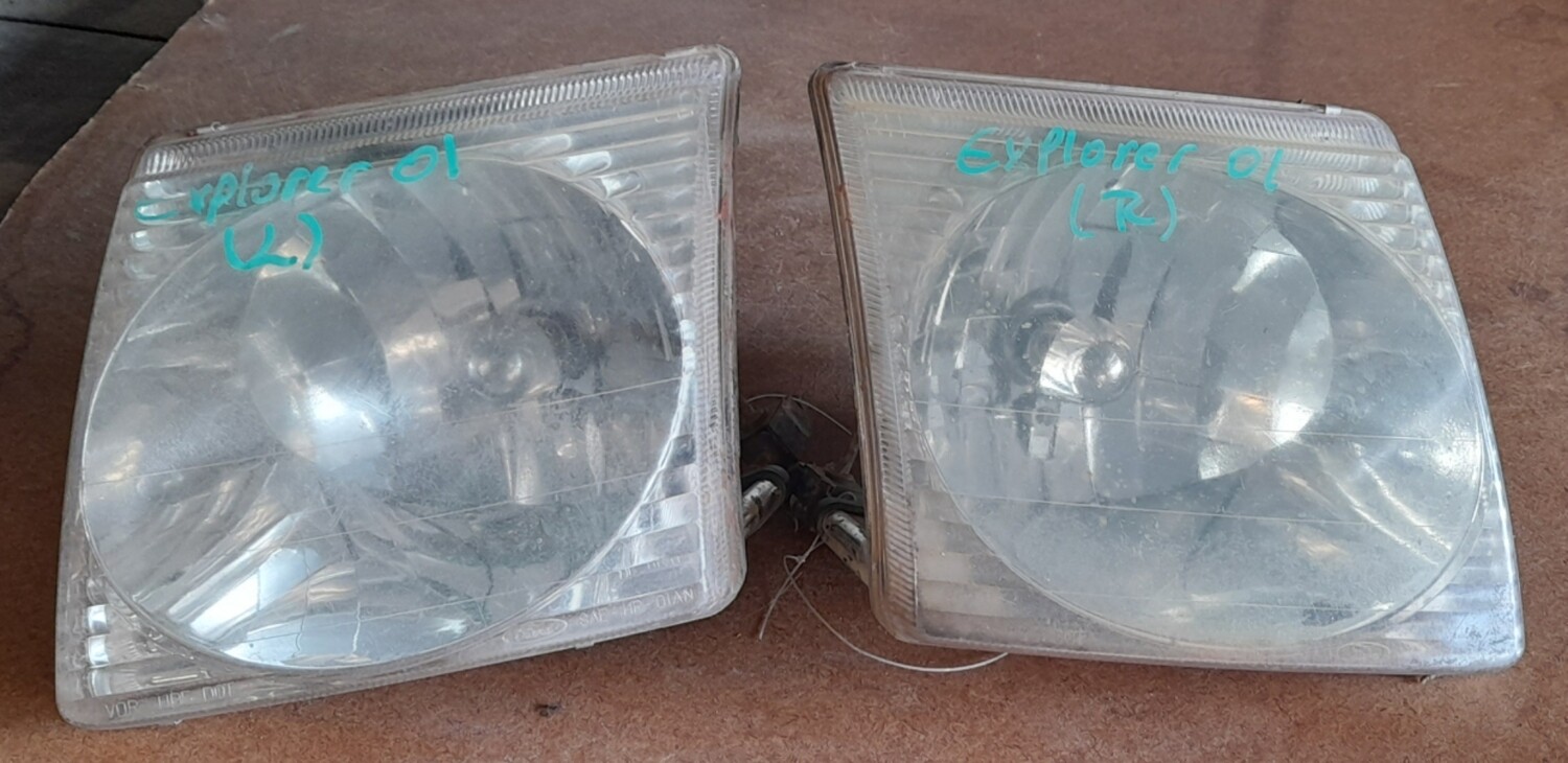 Farol Ford Explorer 2001