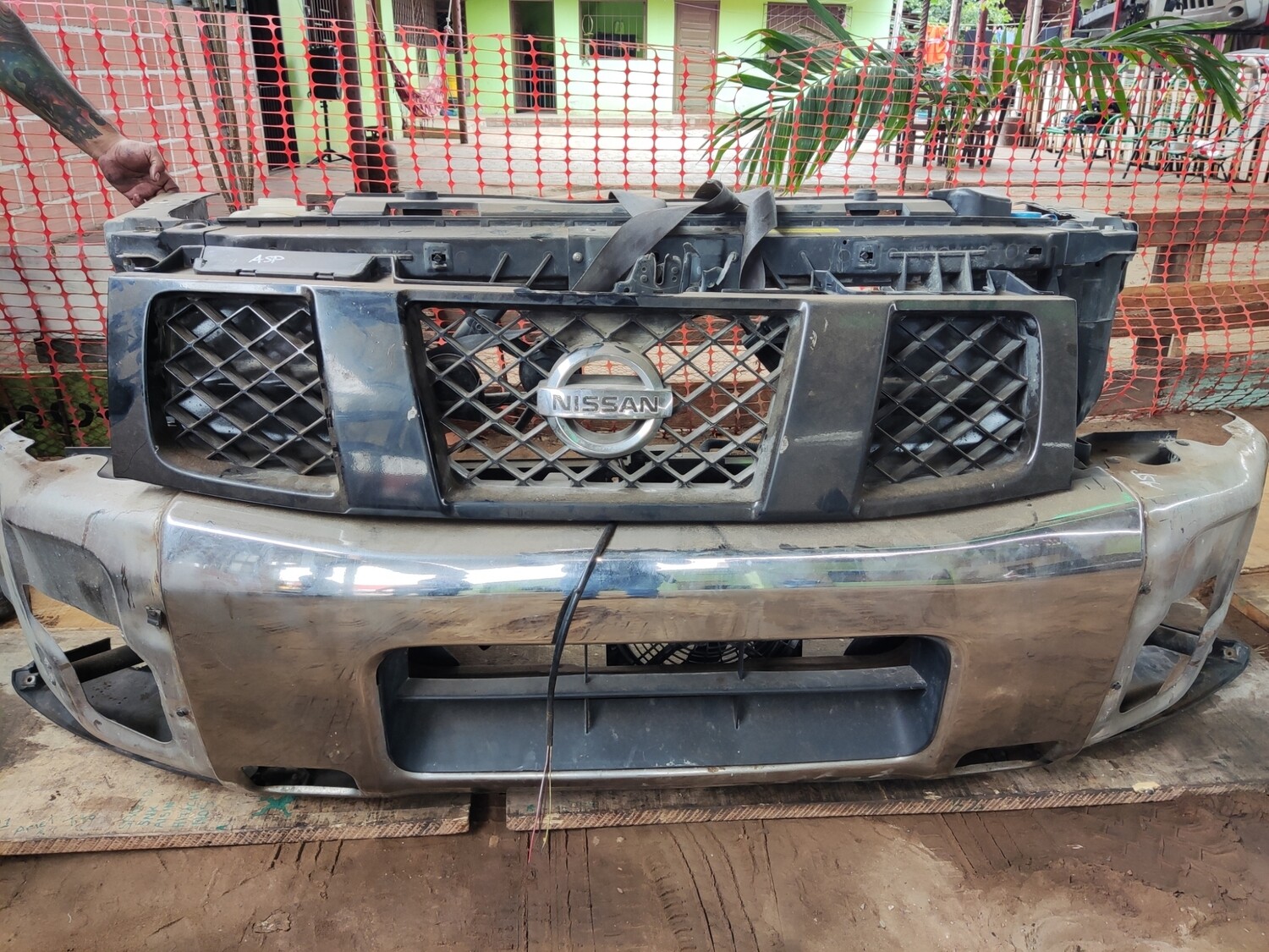 FRONTAL NISSAN TITAN - ARMADA 04-15