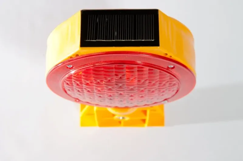 פנס אזהרה סולארי