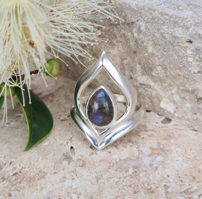 Zahra Labradorite Ring