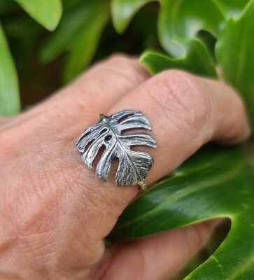 Monstera Leaf Ring