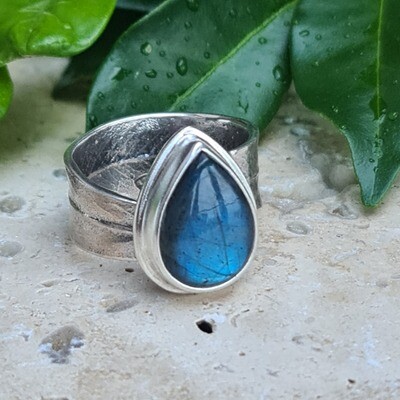 Teardrop Labradorite Ring