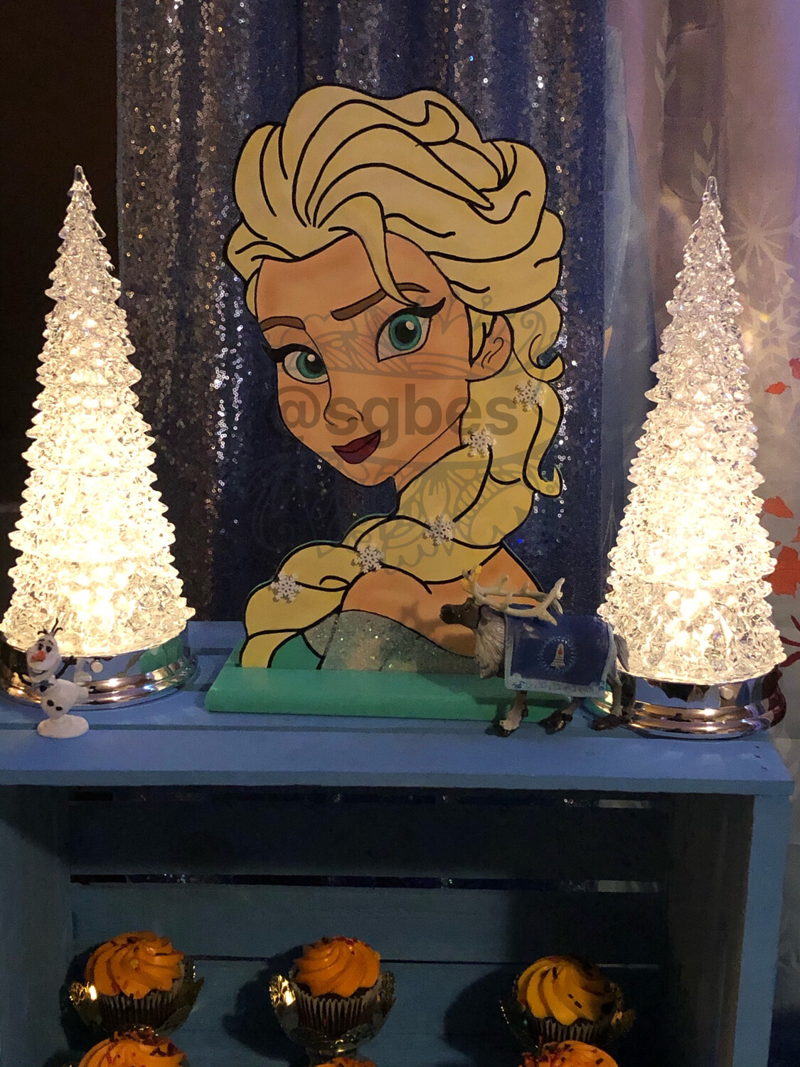 Hand Painted Elsa Wood Stand