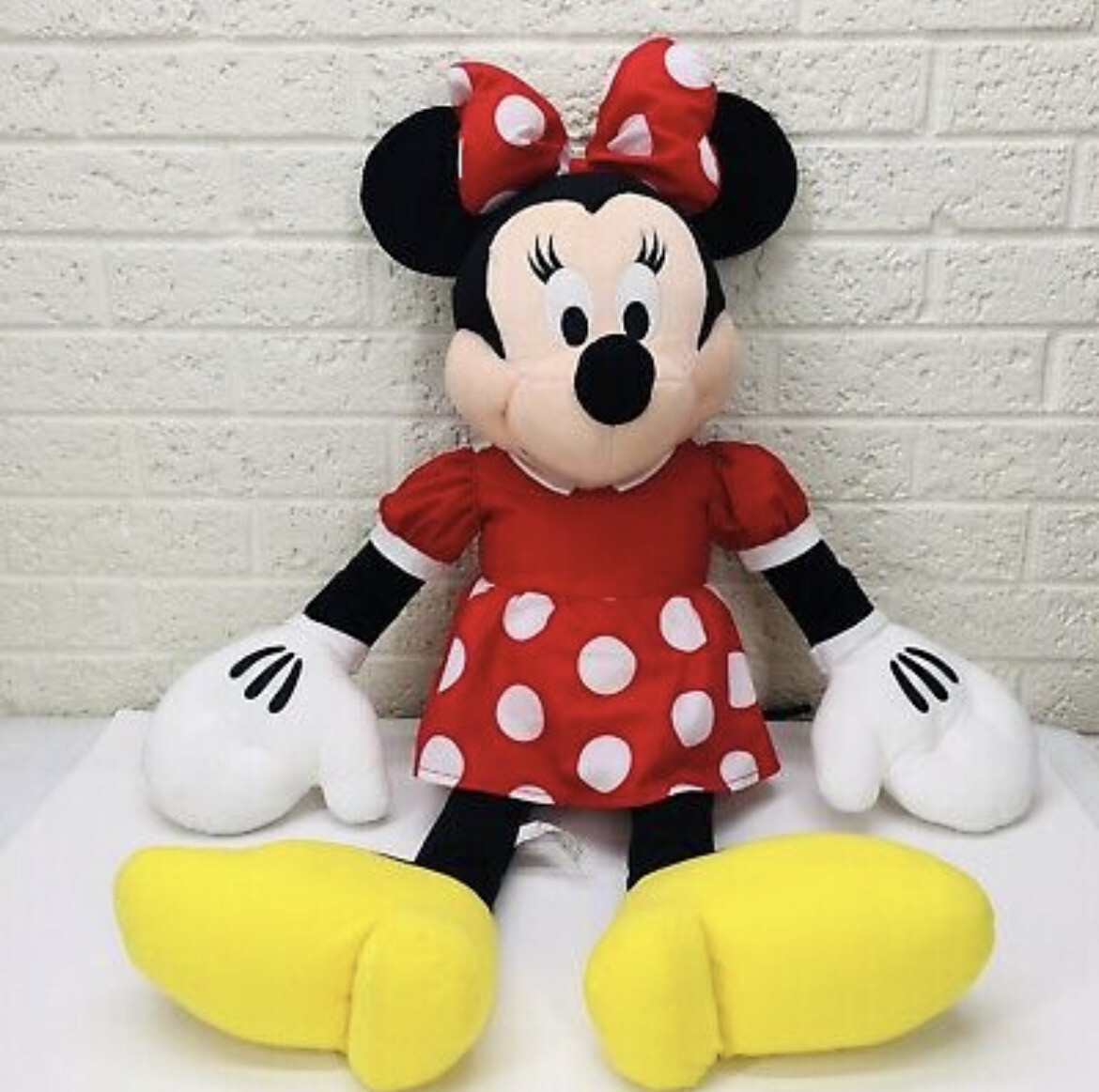 Jumbo Minnie Mouse In Red