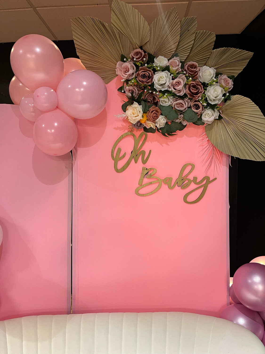 Three Arch Backdrop W/ Balloons &amp; Loveseat