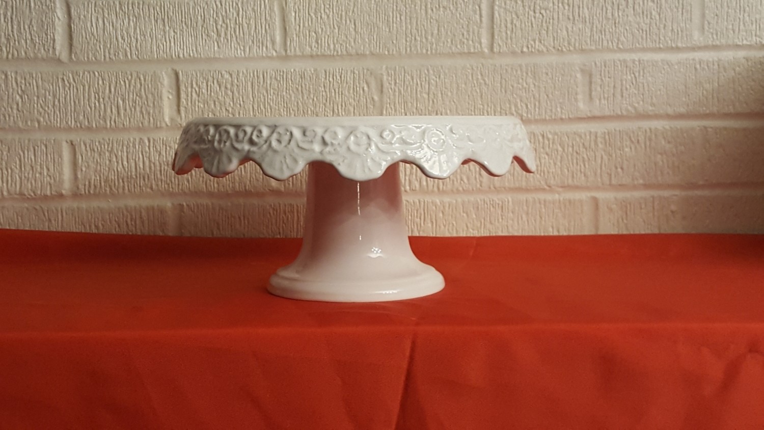 10-inch White Round Cake Stand