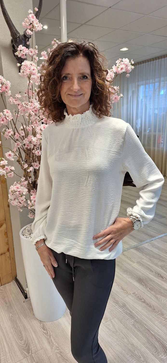 Blouse met smock hals en elastiek aan de onderzijde wit