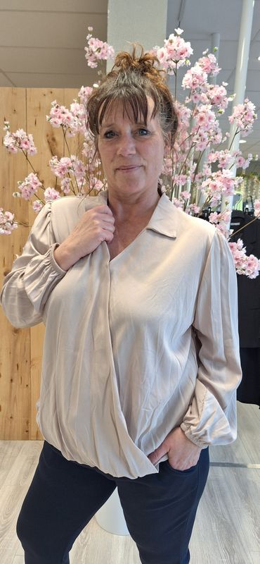 Overslag blouse beige
