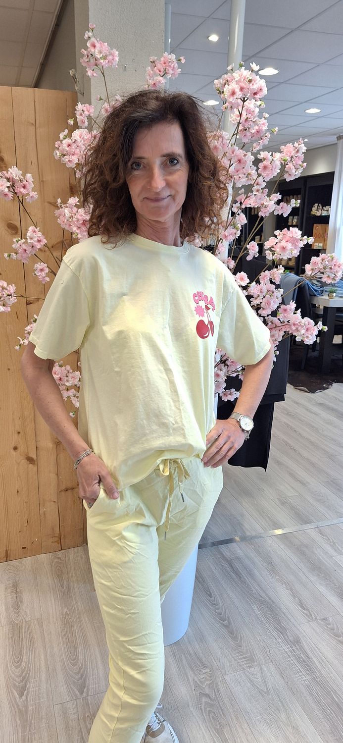 Cherry Tshirt geel