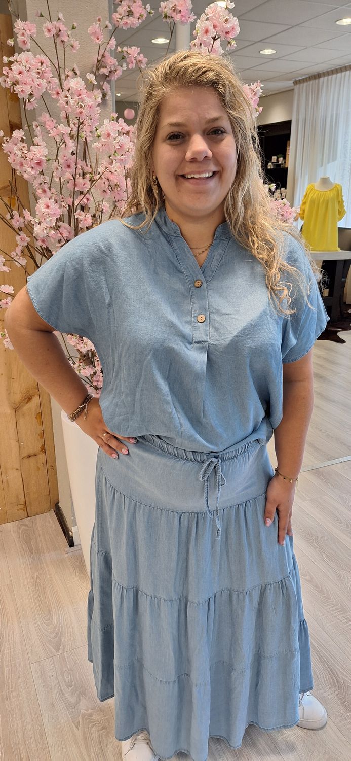 Spijkerstof blouse met 2 knoopjes