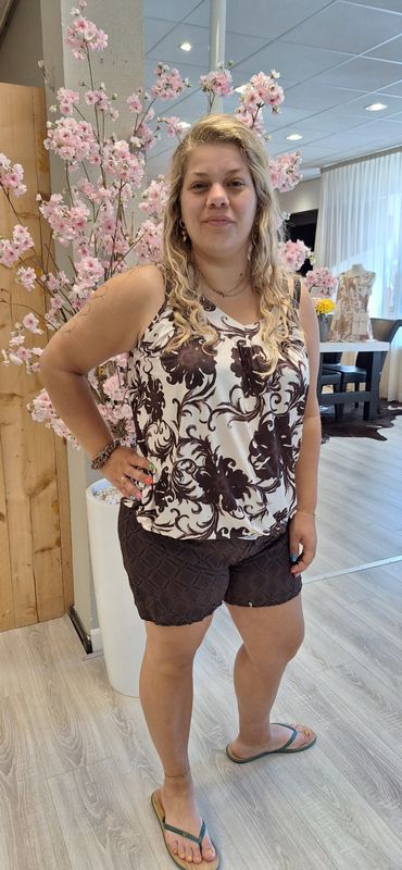 Short Megan bruin