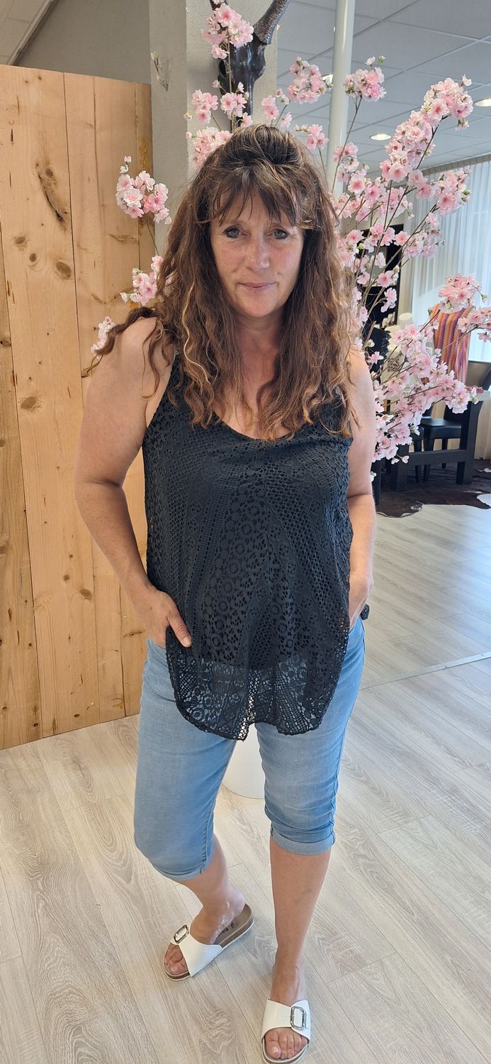 Top van kant met bloemen zwart