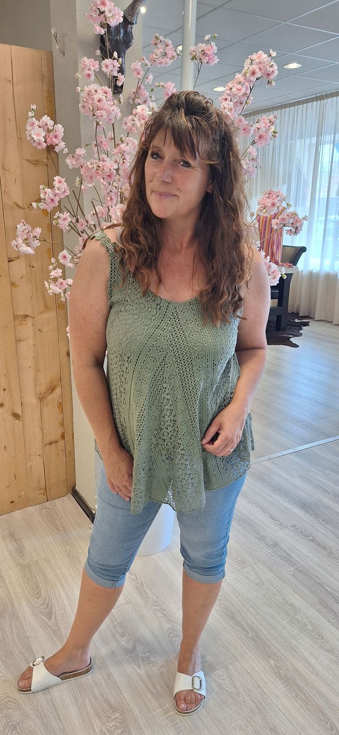 Top van kant met bloemen groen