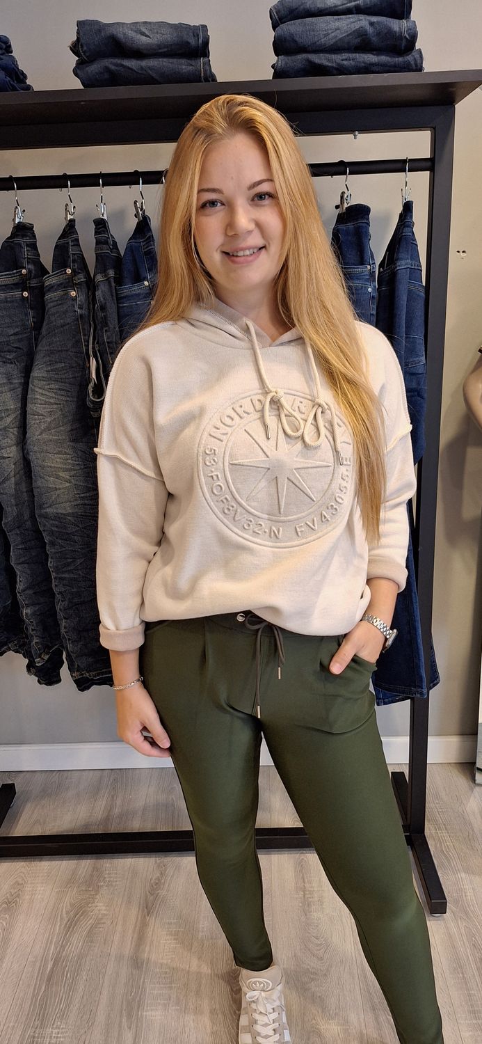 Sweater Amy room
