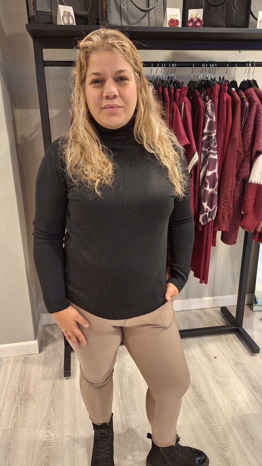 Colletje zwart