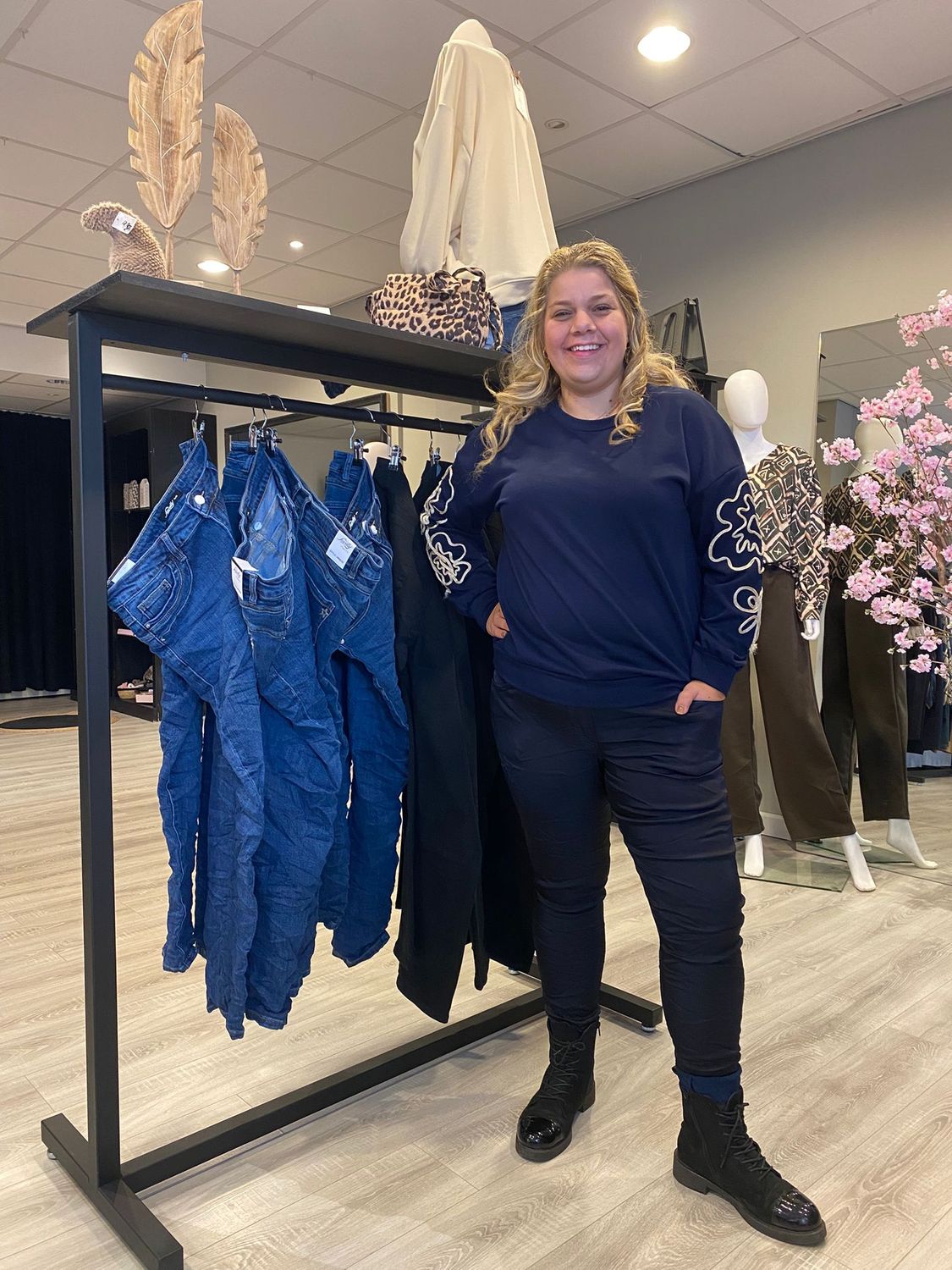 Trui met geborduurde band blauw