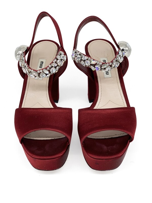 MIU MIU - Sandales à talon
T37.5 EU MIU MIU - Sandales à talon
T37.5 EU