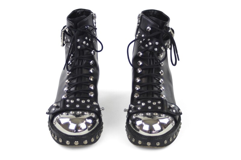 ALEXANDER McQUEEN - Boots
T39 EU ALEXANDER McQUEEN - Boots
T39 EU