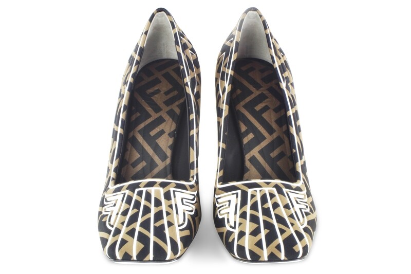 FENDI - chaussures à talon
T37.5 EU FENDI - chaussures à talon
T37.5 EU