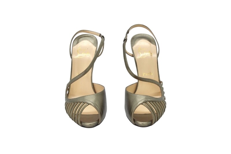 CHRISTIAN LOUBOUTIN - Escarpins
T40 EU CHRISTIAN LOUBOUTIN - Escarpins
T40 EU