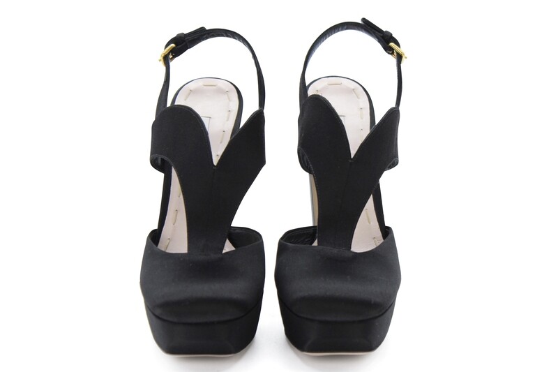MIU MIU - Escarpins
T39.5 EU MIU MIU - Escarpins
T39.5 EU