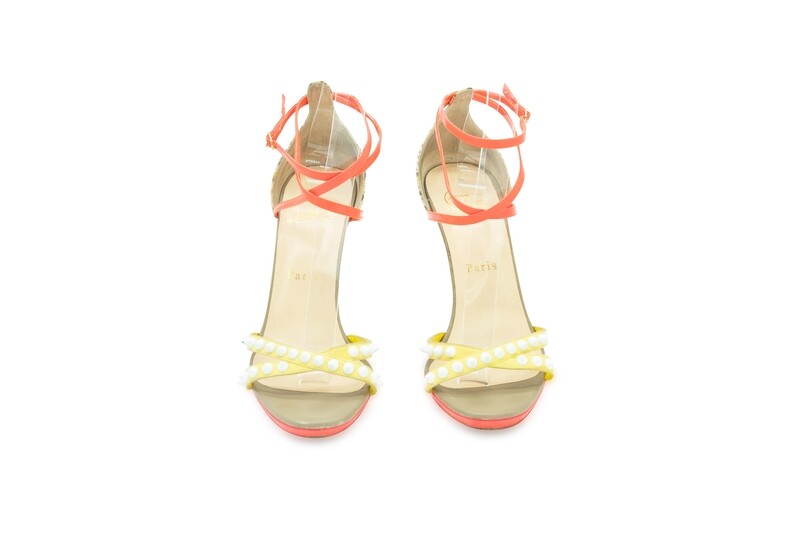 CHRISTIAN LOUBOUTIN - Escarpins
T38 EU CHRISTIAN LOUBOUTIN - Escarpins
T38 EU