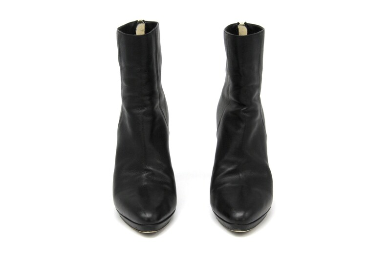 JIMMY CHOO - Bottines en cuir
T41 EU JIMMY CHOO - Bottines en cuir
T41 EU