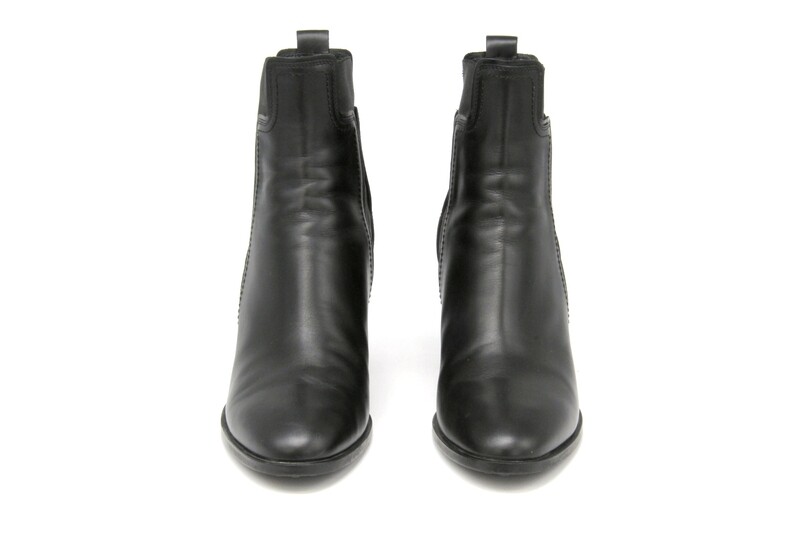 TOD'S - Bottines à talon
T41 EU TOD'S - Bottines à talon
T41 EU
