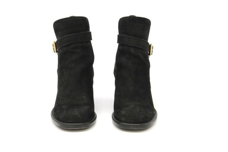 LOUIS VUITTON - Bottines
T.39 EU LOUIS VUITTON - Bottines
T.39 EU