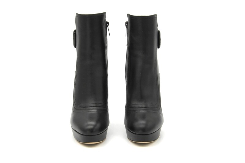 JIMMY CHOO - Bottines en cuir
T39 EU JIMMY CHOO - Bottines en cuir
T39 EU