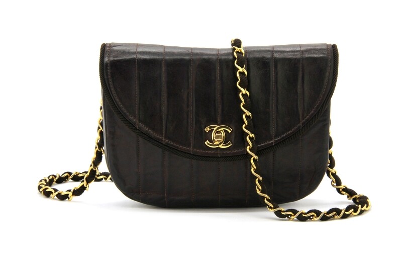 CHANEL - Sac en bandoulière CHANEL - Sac en bandoulière