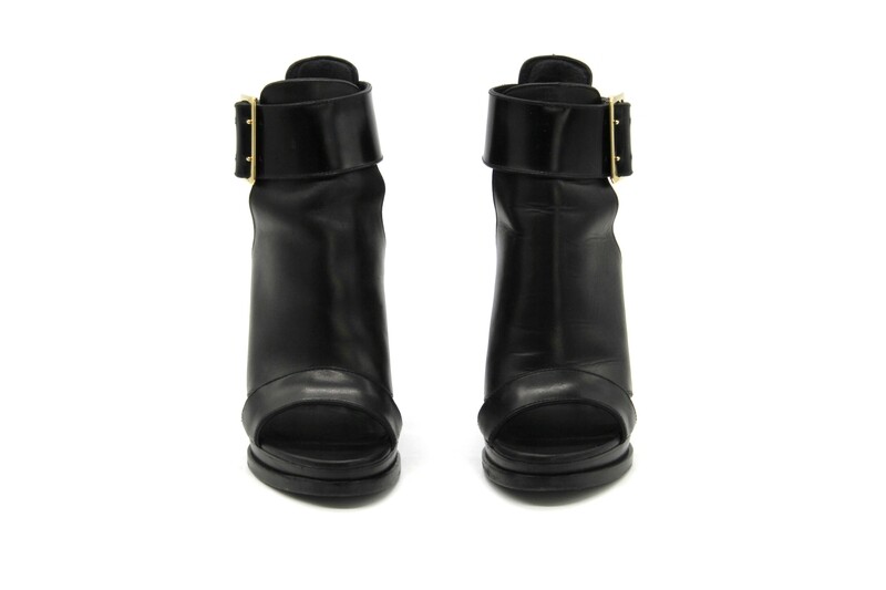 BURBERRY - Sandales
T35 EU BURBERRY - Sandales
T35 EU