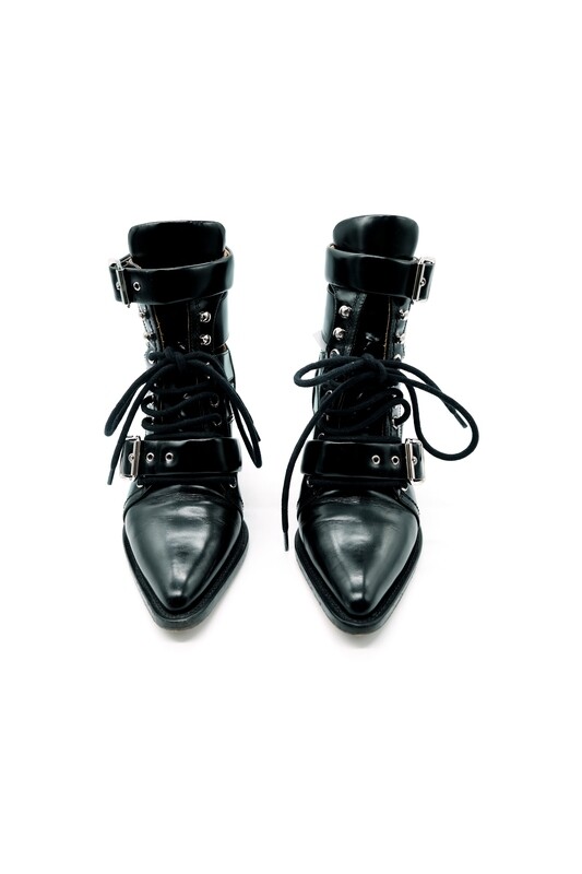 CHLOÉ - Bottines
T36 EU CHLOÉ - Bottines
T36 EU