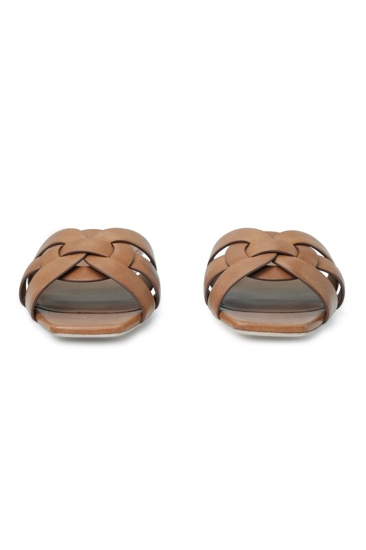 YVES SAINT LAURENT - Sandales
T36 EU YVES SAINT LAURENT - Sandales
T36 EU