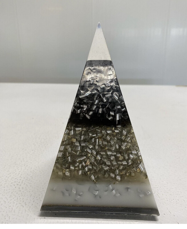 Orgonite Nubian Pyramid Black Champagne