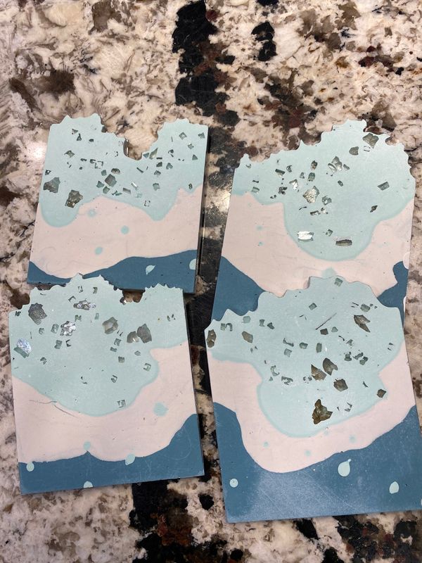 Coasters W Mountain Like Edge