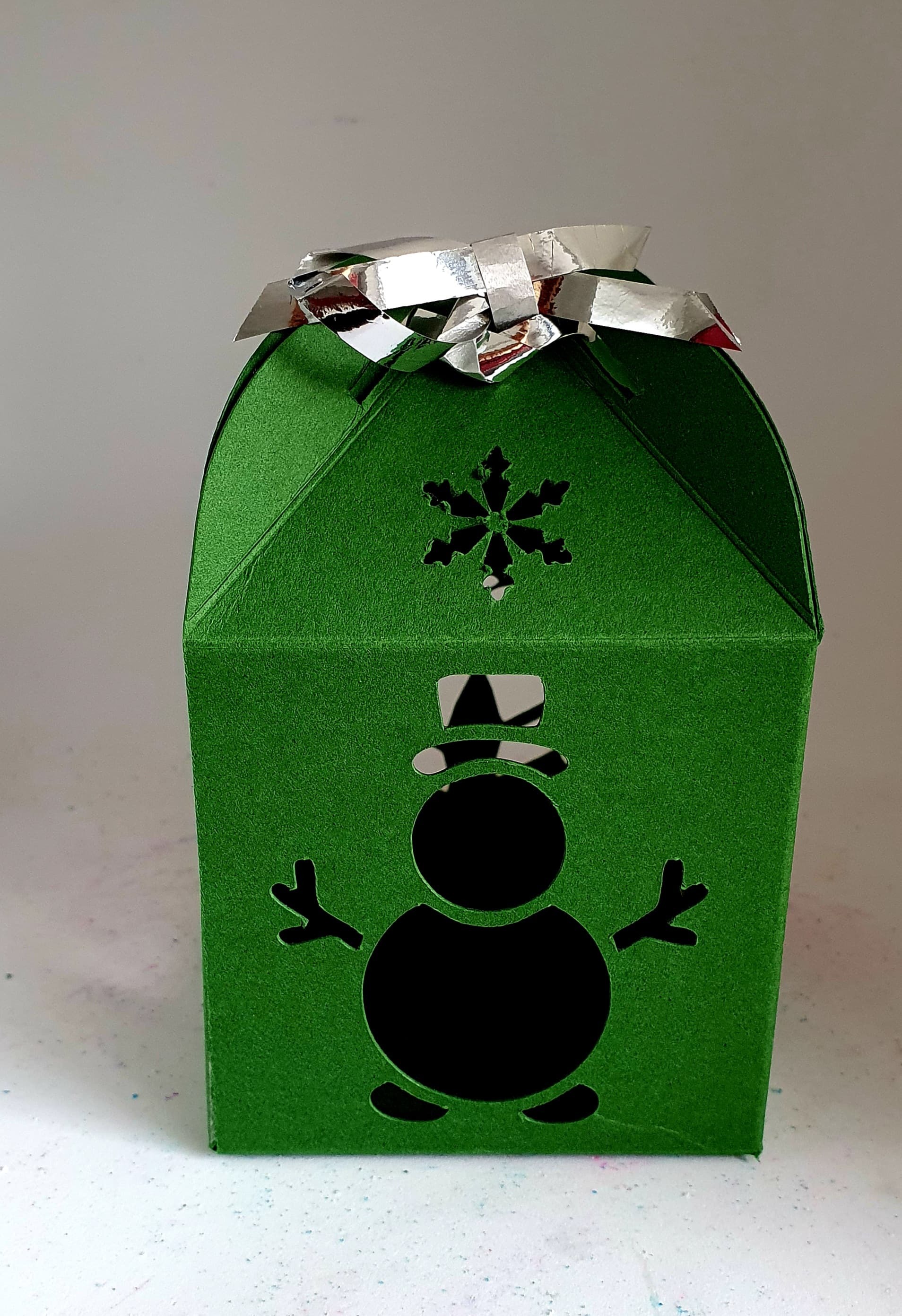 Christmas gift box Approx Height 100 mm ,length 68 mm & Length 68 mm 00366
