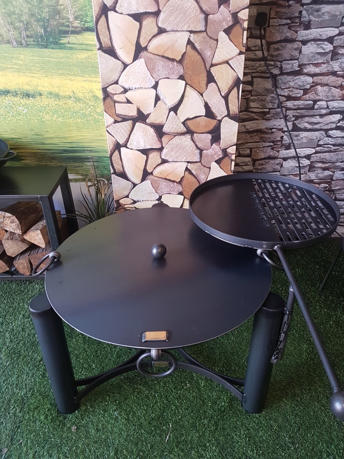 The Celtic Swing Arm Grill & Lid Set