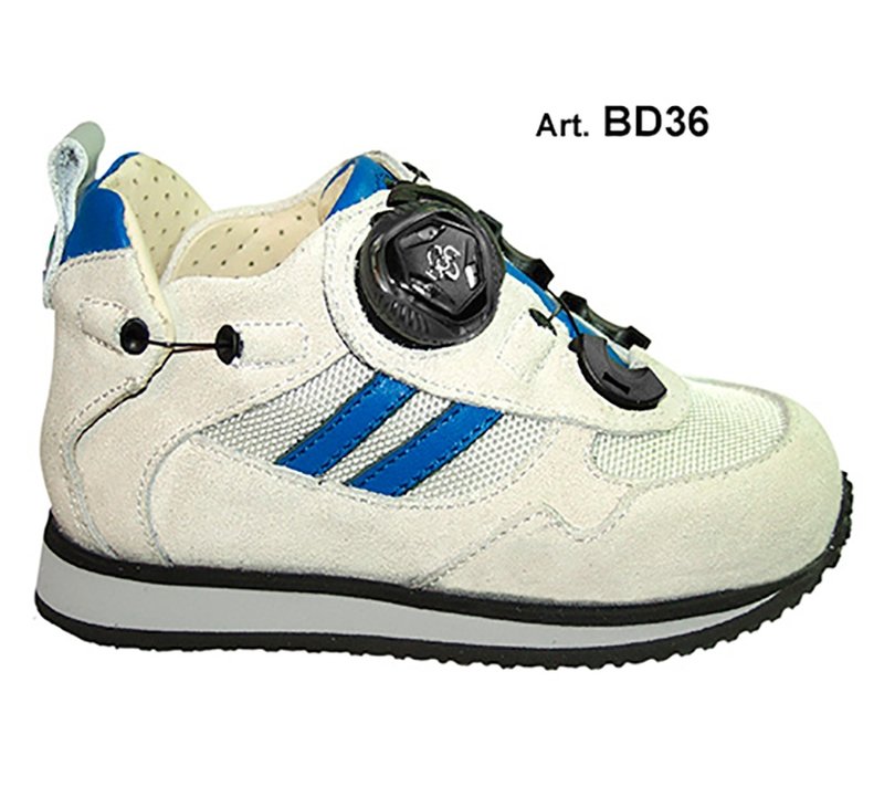 BUDDY - whitw/ light blue - PERFORATED lining - Flat heel