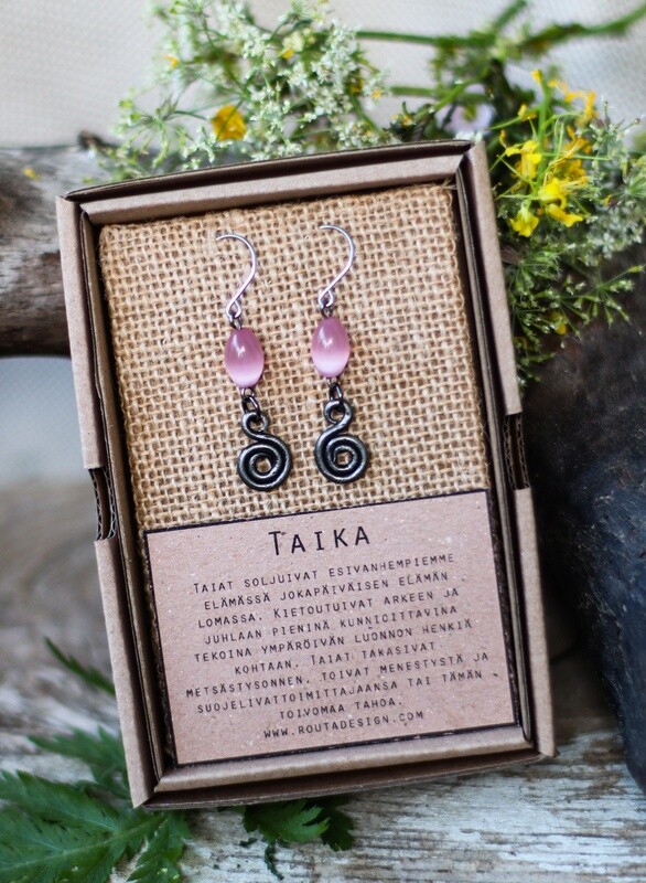 Taika-korvakorut vaaleanpunaisilla kissansilmillä