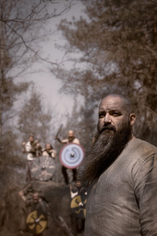 Untamo hyökkää-postikortti